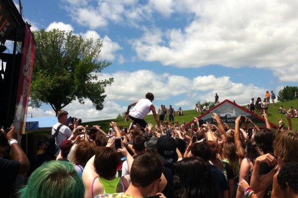 Telle from The Word Alive crowd walking!